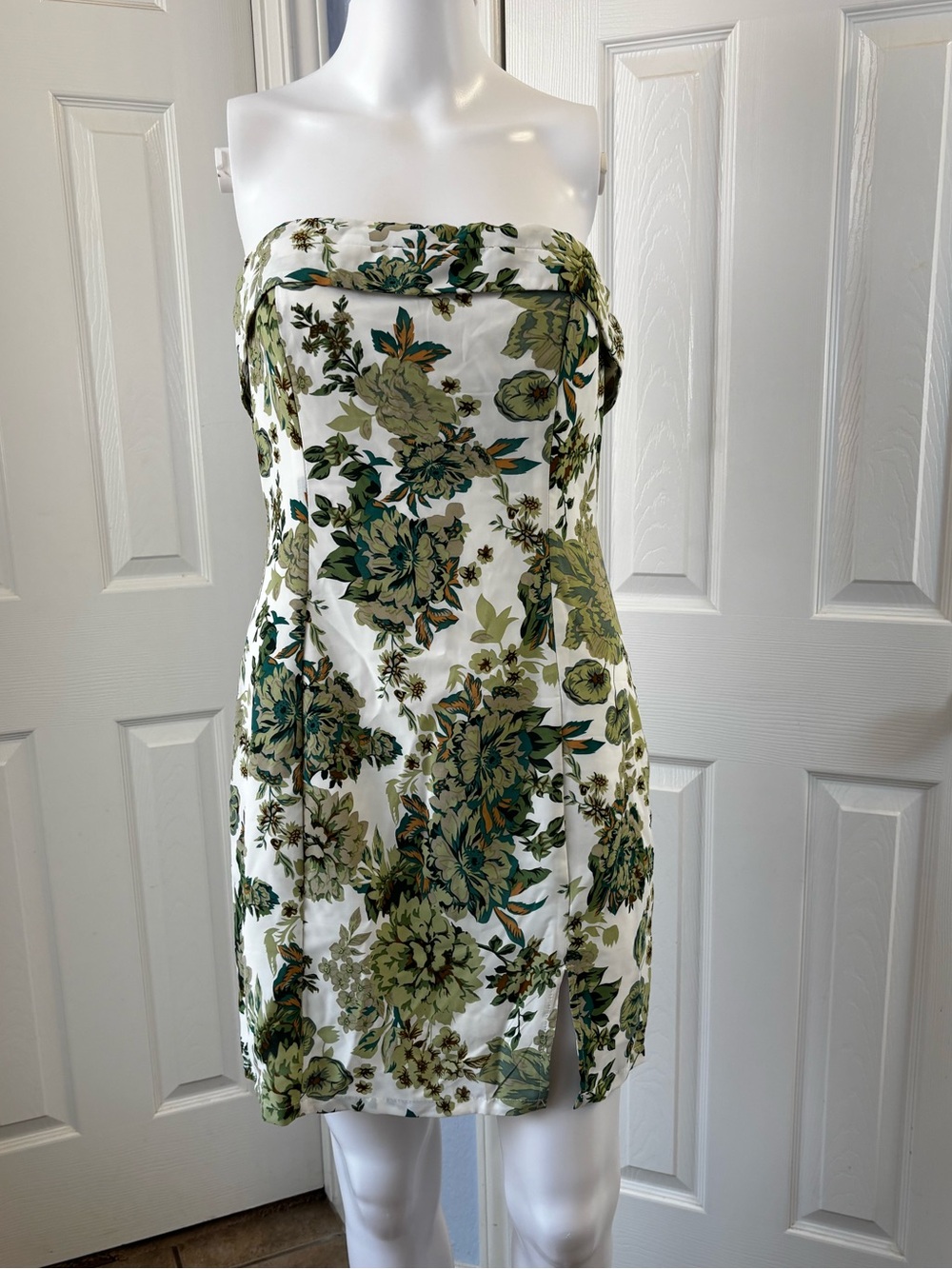 That’s So Fetch Charms Mini Dress Green Floral Strapless Size 6 NWT Bodycon New